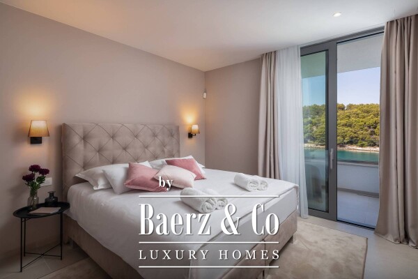 photo 10 Brac, modern villa with pool located in a natural bay