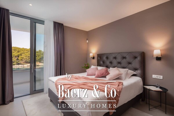 photo 12 Brac, modern villa with pool located in a natural bay