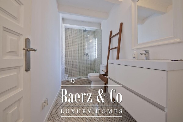 photo 10 Bright Penthouse with large private Roof Terrace and Port views