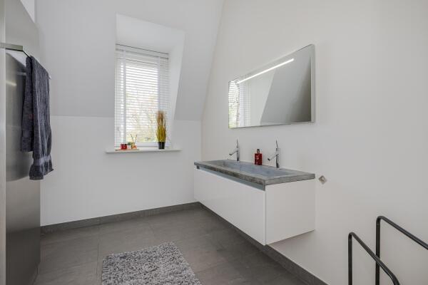 photo 47 van Brouchovenlaan 6