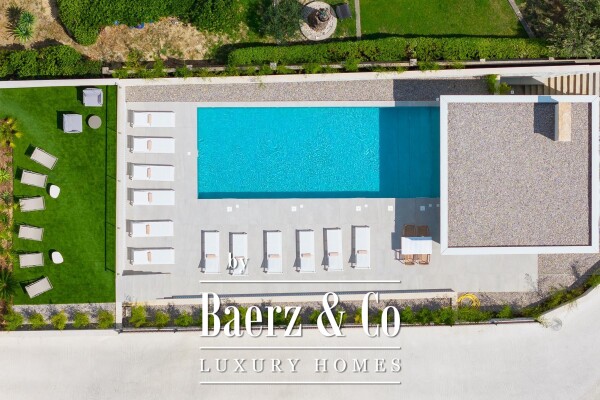 photo 7 Omiš, luxurious residential building with a swimming pool and a beautiful view of the sea