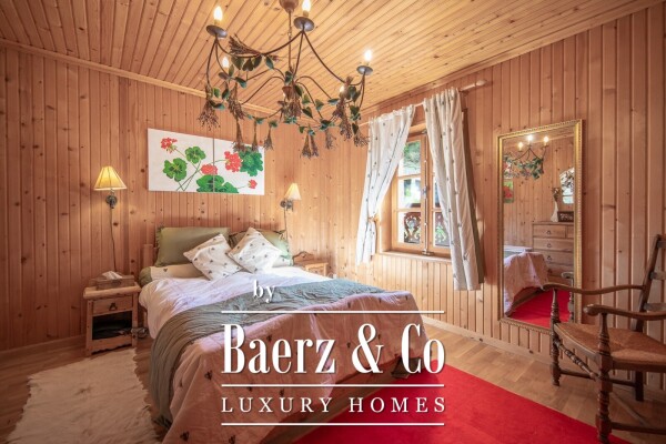 photo 12 TRADITIONAL SAVOYARD STYLE - 6 BEDROOM CHALET