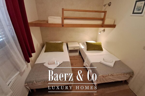 photo 11 Brač, Supetar, a house with a total area of 372 m² located on a plot of 411 m².