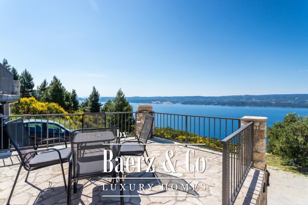 photo 3 Omiš, Stanići, a beautiful house with a sea view, total living area of 160 m² on a land plot of 2546