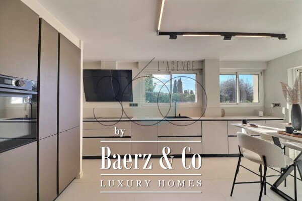 photo 11 CONTEMPORARY VILLA WITH UNOBSTRUCTED VIEW