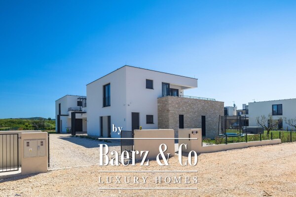 photo 3 Istria, Brtonigla, modern villa with swimming pool and jacuzzi
