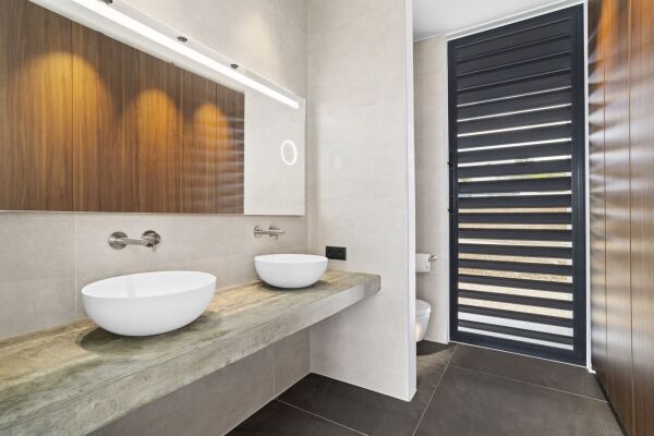 photo 16 Crown West 207