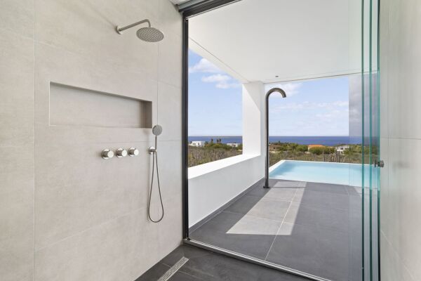 photo 18 Crown West 207