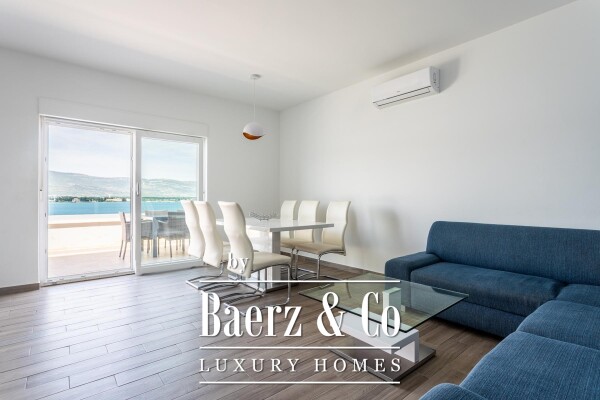 photo 10 Čiovo, Arbanija, apartment house with swimming pool, 1st row to the sea