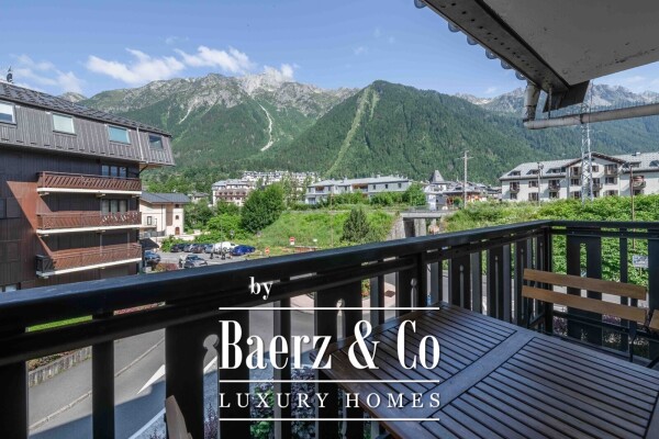 photo 2 Bright 1-Bedroom Apartment plus Sleeping Alcove in the Heart of Chamonix Mont-Blanc