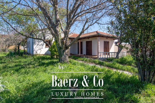 photo 2 Zadar, Karma, house with garden in an excellent location, first row to the sea, 111 m²