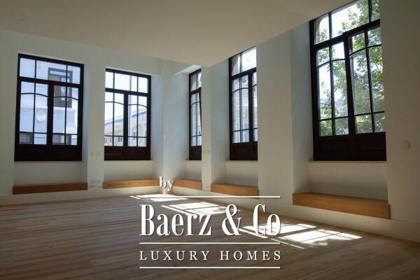 photo 3 A beautiful  three bedroom  with views of Bolhão Market