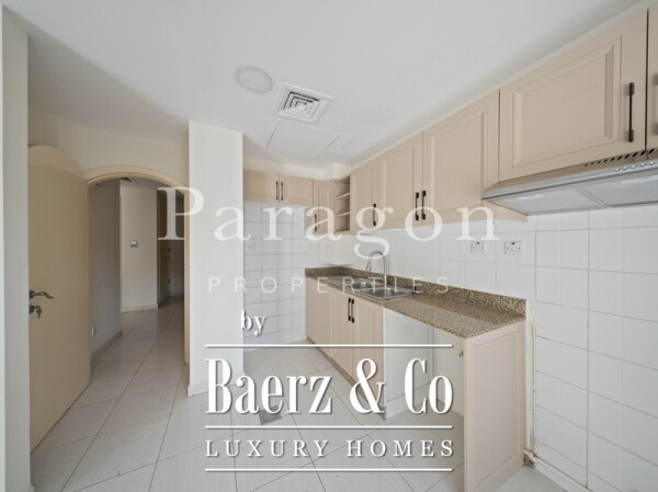 photo 4 Great Condition | Vacant | Close to Pool and Park