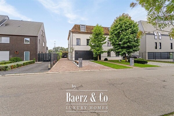 photo 6 Uitzonderlijke Duplex met zicht op kanaal, garage, carport en ruime (wijn)kelder!