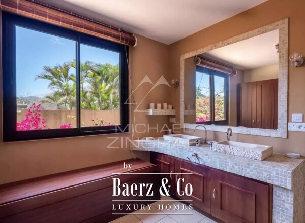 photo 17 Prestigious Villa on the West Coast