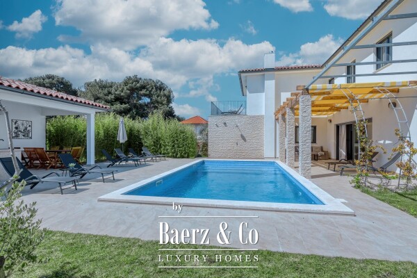 photo 9 Pula, Veli Vrh - beautiful detached house with pool and garage, 225 m² - spacious garden
