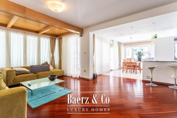 photo 1 Split, Meje, spacious four-bedroom apartment on two floors