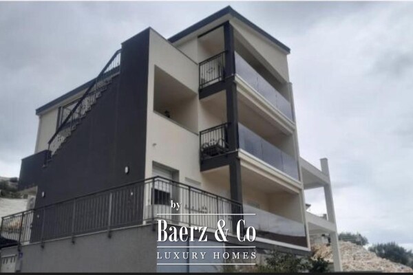 photo 9 Sevid, modern semi-detached house 280 m² with four residential units, 30 m from the sea