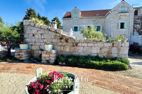 photo 3 Prvić Luka, partially renovated stone house, first row to the sea, 298 m²