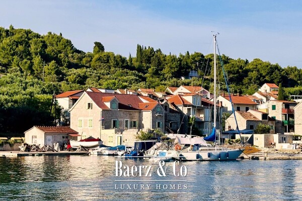 photo 4 Prvić Luka, partially renovated stone house, first row to the sea, 298 m²