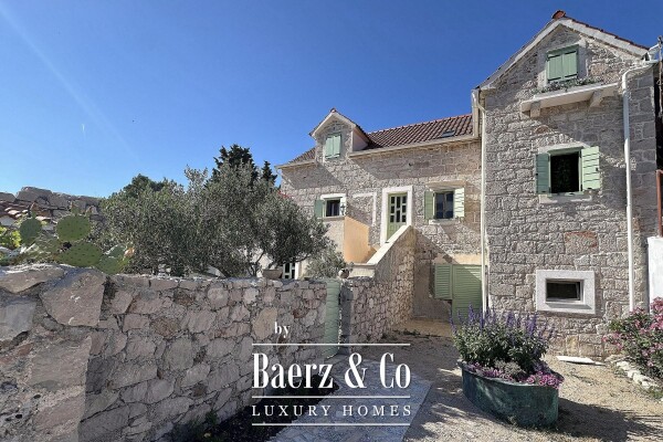 photo 5 Prvić Luka, partially renovated stone house, first row to the sea, 298 m²