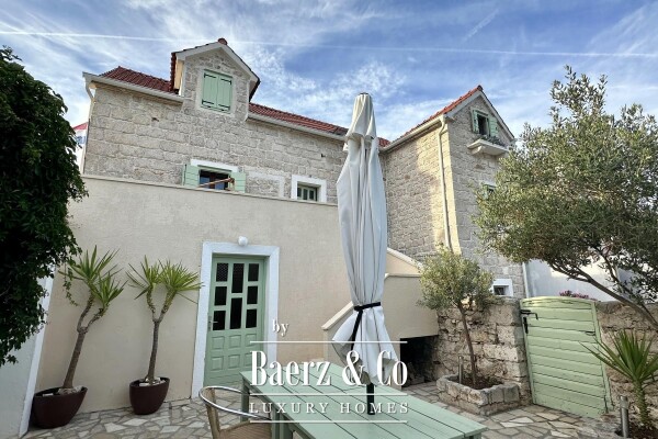 photo 6 Prvić Luka, partially renovated stone house, first row to the sea, 298 m²